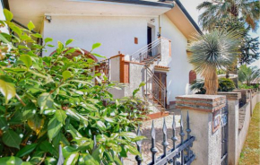 1 Bedroom Lovely Apartment In Capezzano Pianore, Capezzano Pianore